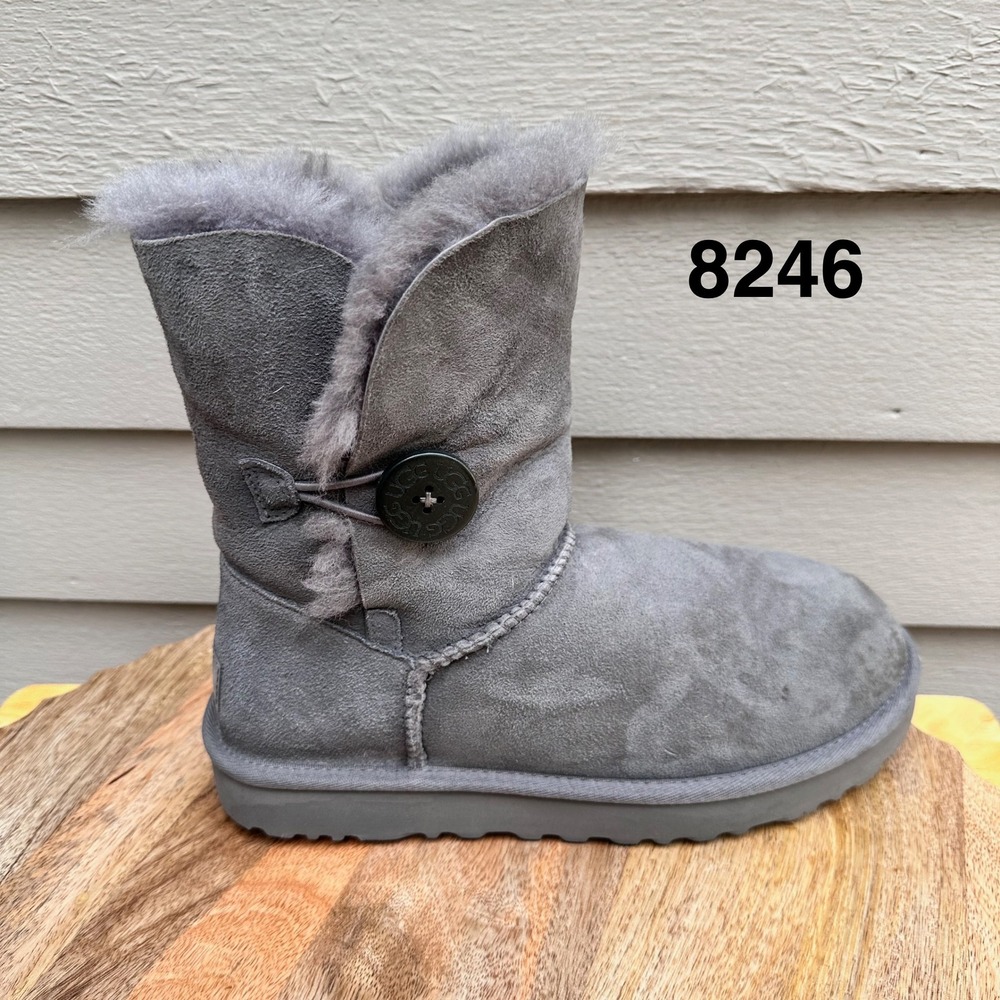 UGG Bailey Button II Grey Suede Sheepskin Boots 1016226 Womens 7